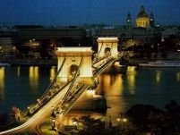 Românii au invadat mall-urile din Budapesta
