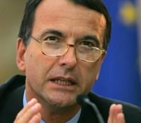 Frattini sancţionat de P.E pentru o declaraţie privind rromii din Italia