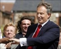 Tony Blair a fost invitat la conferinţa partidului lui Sarkozy