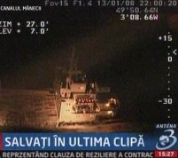 Echipajul unei nave care se scufunda, salvat în ultima clipă <font color=red>(GALERIE FOTO)</font>