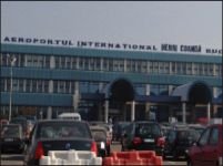 Jurnalişti reţinuţi pentru că au încercat să intre ilegal pe aeroportul Henri Coandă