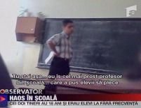Doi elevi craioveni s-au filmat în timp ce îşi umilesc profesorul, în clasă <font color=red>(VIDEO)</font>