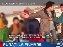 Jurnalişti unguri, jefuiţi la drumul mare de romi în Harghita <font color=red>(VIDEO)</font> 