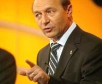 Băsescu i-a dat ultimatum lui Meleşcanu privind trimiterea dosarelor foştilor demnitari la DNA