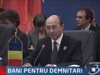 Mai mulţi bani pentru demnitari. Salariul lui Băsescu va depăşi 9.500 de lei