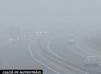 Ceaţa şi carosabilul umed afectează traficul rutier