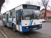 Autobuz cu călători, implicat într-un accident în Vâlcea. 5 răniţi