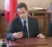 Sarkozy, vedetă pe YouTube. Preşedintele Franţei "împrumută" stiloul lui Băsescu <font color=red>(VIDEO)</font>
