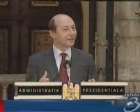 Băsescu:  E ridicol ca PSD sau PRM să ceară ieşirea UDMR de la guvernare, susţinând însă Guvernul