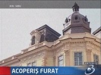 O parte din acoperişul unei clădiri de patrimoniu din Sibiu a fost furată