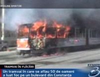 Un tramvai plin cu călători a luat foc, în Constanţa <font color=red>(VIDEO)</font>