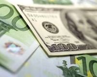 Euro a atins un nou record faţă de dolar