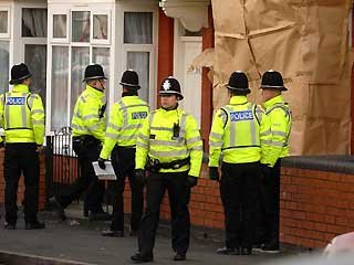 Patru agenti din poliţia londoneză sunt suspectaţi de spionaj pentru al-Qaida