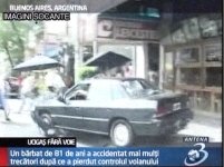 Accident şocant în Buenos Aires. Un bătrân a pierdut controlul maşinii pe care o conducea <font color=red>(VIDEO)</font>