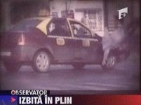 O bătrână din Ploieşti a fost izbită în plin de o maşină <font color=red>(VIDEO)</font>
