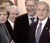 Ţipete la summit. Bush a fost întrerupt din discuţii de stigătele jurnaliştilor