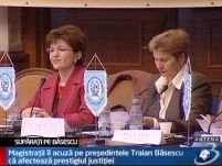Traian Băsescu este acuzat de magistraţi că murdăreşte prestigiul justiţiei