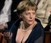 Angela Merkel, uimită de atenţia acordată rochiei sale