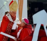Gest fără precedent. Papa s-a întâlnit cu victimele preoţilor pedofili