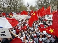 Chinezii din marile oraşe occidentale au manifestat împotriva boicotării Jocurilor Olimpice