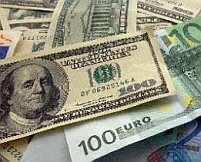 Euro câştigă teren în lupta cu dolarul, atingând un nivel istoric de peste 1,6 dolari pe unitate