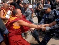 Tibetanii au pătruns în sediul ONU din Nepal, pentru a depune o petiţie
