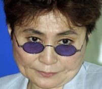 Yoko Ono îi dă în judecată pe producătorii documentarului ?Expelled: No intelligence allowed?