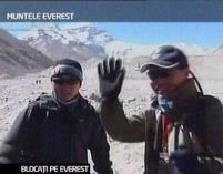 Sute de alpinişti, blocaţi pe Everest, pentru ascensiunea torţei olimpice