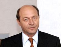 Băsescu a primit premiul: "Păsărică, pot să mă joc şi eu cu telefonul tău?"