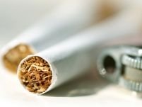 Senatul dă liber la vânzarea ţigărilor în apropierea şcolilor şi spitalelor