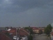 O furtuna puternică a lovit Oradea. Cortul Crucii Roşii a fost aruncat în Crişul Repede <font color=red>(VIDEO)</font>