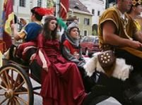 Turniruri, acrobaţii, muzică şi artificii la Serbările Medievale din Braşov
