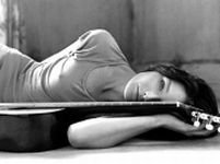 Carla Bruni îşi lansează al treilea album din cariera de cântăreaţă