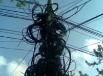 Firmele de cablu nu mai sunt obligate să îşi îngroape cablurile