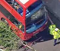 O femeie a murit şi alte 9 persoane au fost grav rănite în urma unui accident în Londra