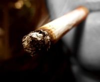 Peste 30% dintre adulţii din România fumează