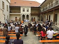 Vară culturală în toată ţara. Începe Festivalul de Teatru de la Sibiu
