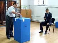 <font color=red>Votul la români.</font> 18 milioane de alegători sunt aşteptaţi la urne