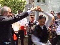 Tăriceanu a dansat Tarantella, la petrecerea organizată de Ziua Italiei <font color=red>(VIDEO)</font>
