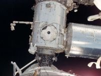 Astronauţii de pe Discovery şi-au început cea de-a doua ieşire în spaţiu