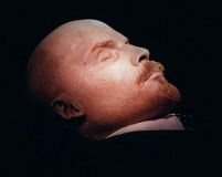 Corpul îmbălsămat al lui Lenin, o problemă emoţională şi motiv de dispută în Rusia