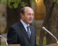 Traian Băsescu vrea să schimbe Constituţia României