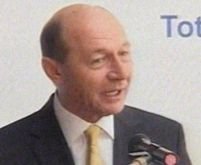 Băsescu: Petrom ar fi trebuit privatizat prin bursă