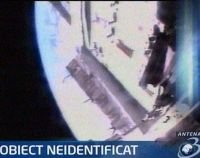Astronauţii de pe Discovery au observat un obiect neidentificat lângă navetă