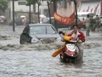 12 morţi şi peste 10.000 de case distruse de inundaţiile din sudul Chinei