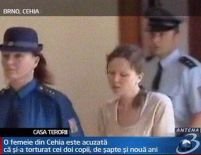 O femeie din Cehia şi-a torturat copiii în numele religiei
