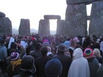Peste 30.000 de oameni s-au adunat la Stonehenge să întâmpine solstiţiul de vară