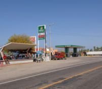 SUA: Şoferii americani îşi riscă viaţa pentru a cumpăra benzină mai ieftină din Mexic