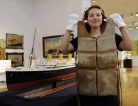 O vestă de salvare de pe Titanic a fost vândută cu 68.500 de dolari