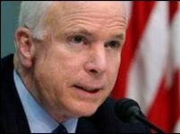 John McCain, întrerupt de protestatari în timpul unui discurs